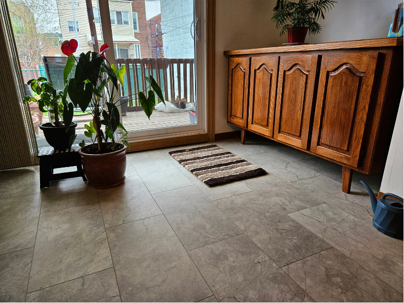 SALON - Cuisine — vinyle effet pierre grand format - Carrelage JAD project