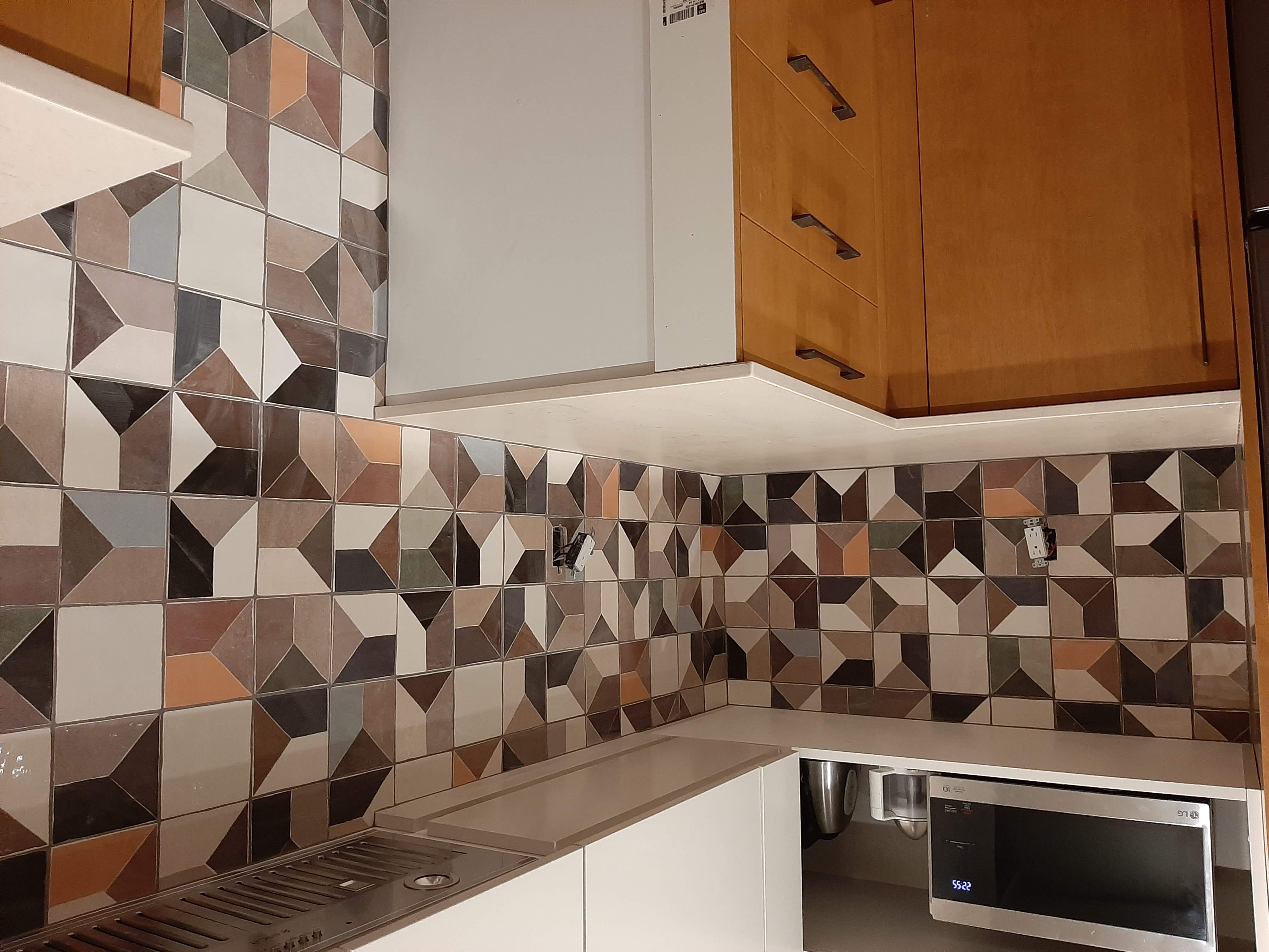 Dosseret cuisine en carreaux motifs géométriques – Carrelage JAD