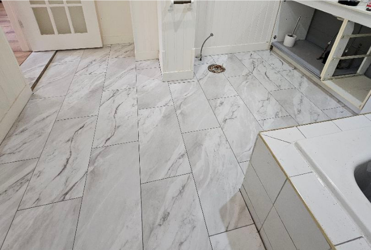 SALON - Salle de bain — vinyle effet marbre - Carrelage JAD project